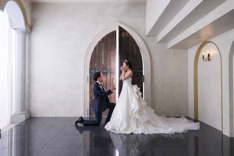 光の扉の前で誓う、永遠の愛