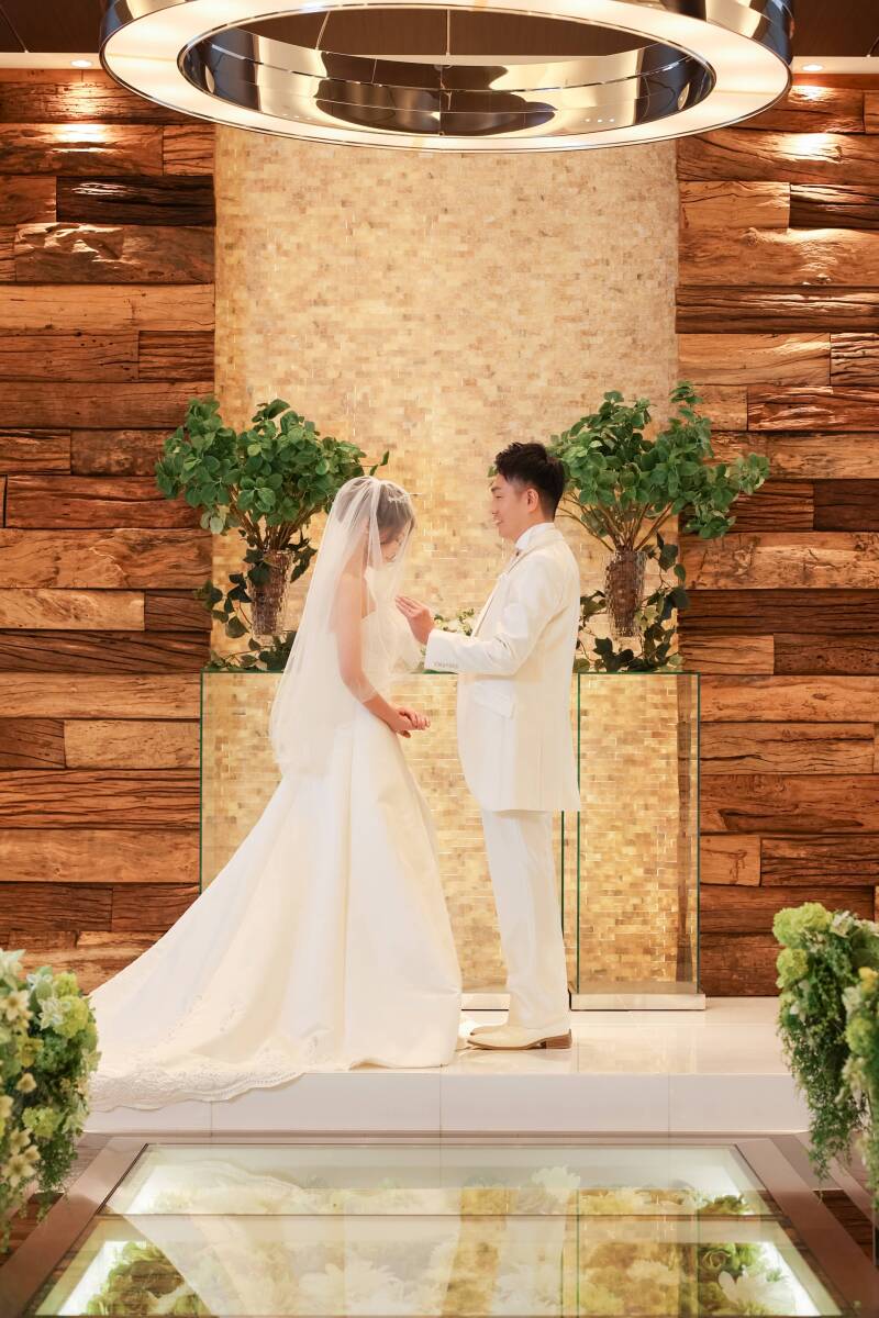 厳かな空気の中で行うベールダウン