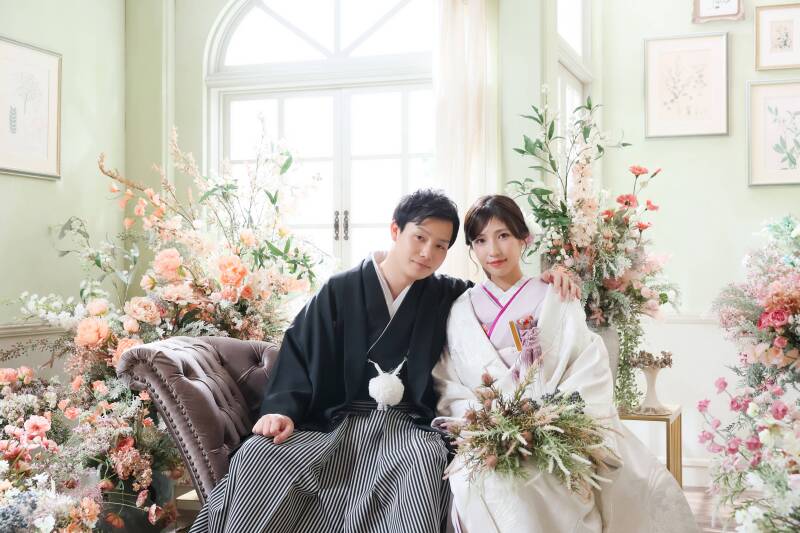 和装と洋装の美しさが響き合う、彩り豊かなスタジオフォト