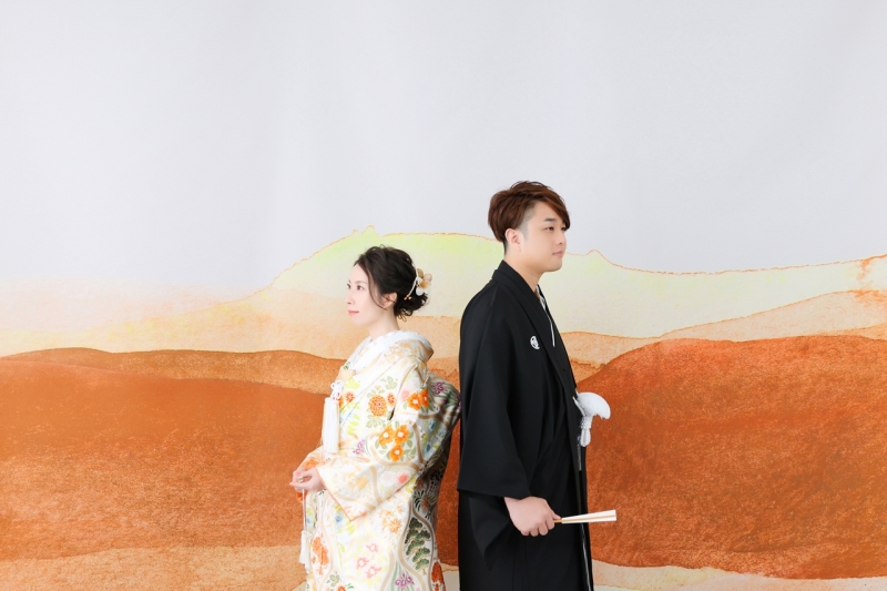 背中越しにお互いを感じて