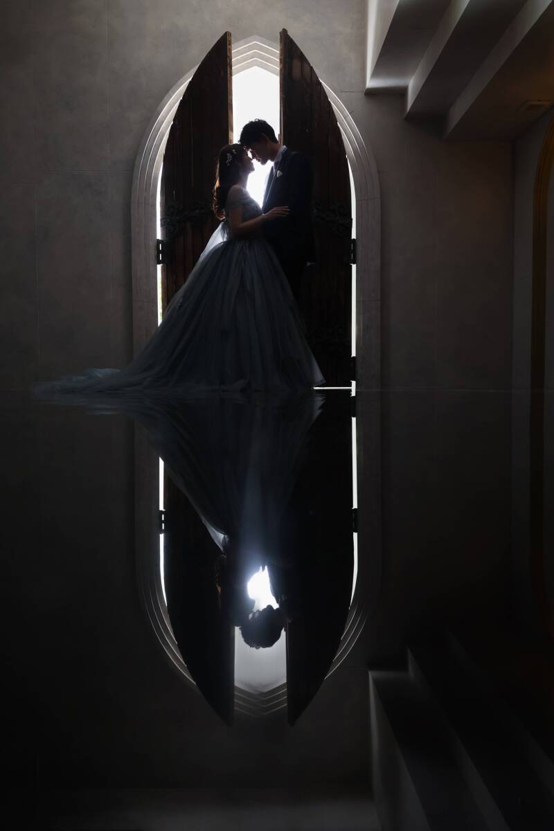 光と影が織りなす幻想的なリフレクション