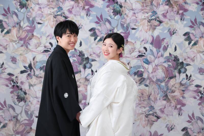 【動】花々に囲まれ、華やぐ笑顔