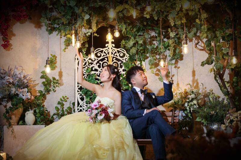 電球の輝きが灯すナイト風フォト