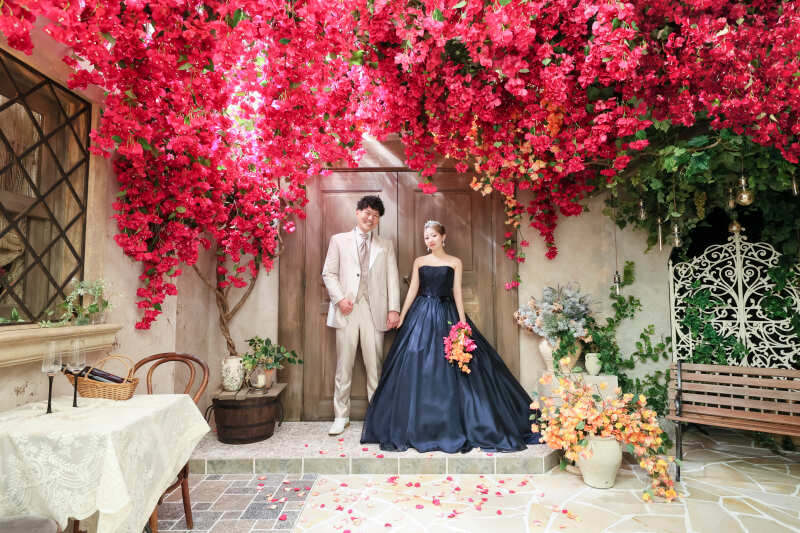 花々がまるで祝福するかのように