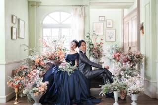 マーメイドドレスと鮮やかな赤のドレスが映える一日