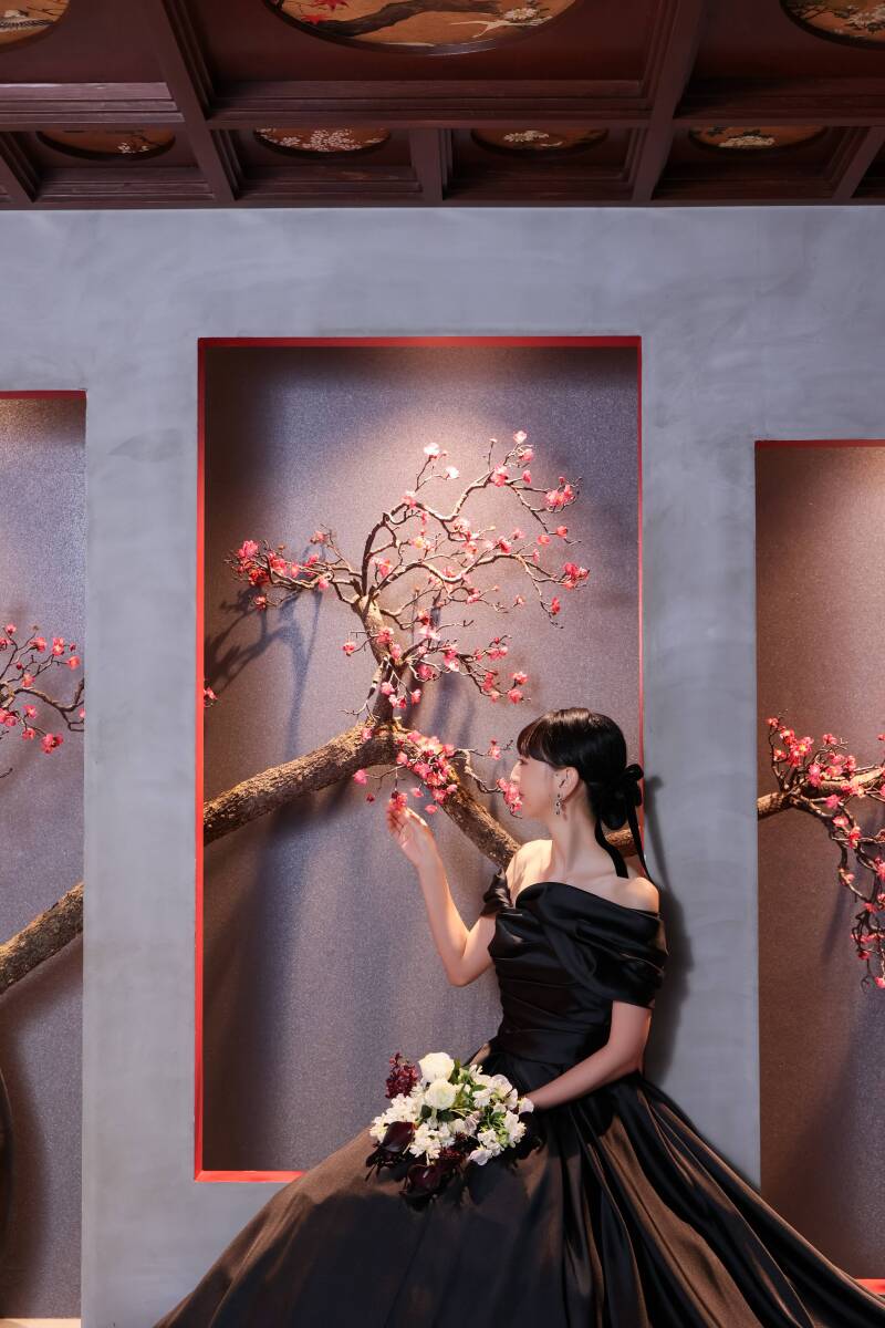 物語のワンシーンのような横顔を