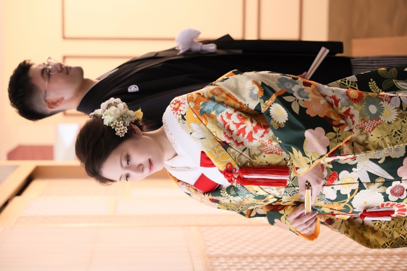 色とりどりの打掛を羽織って