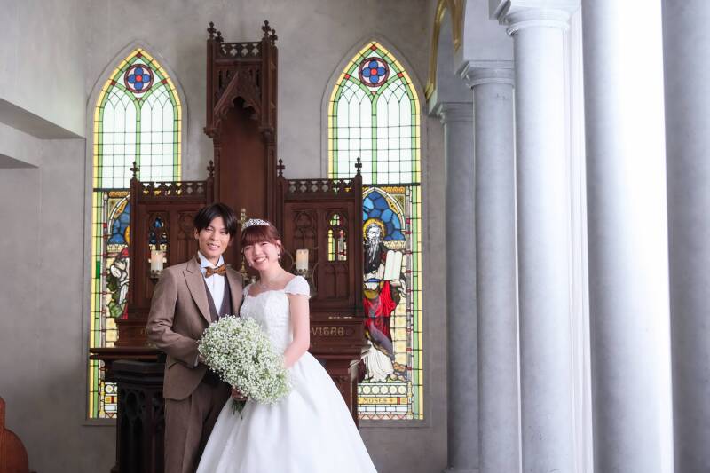 かすみ草のブーケと共に、愛おしい時間を