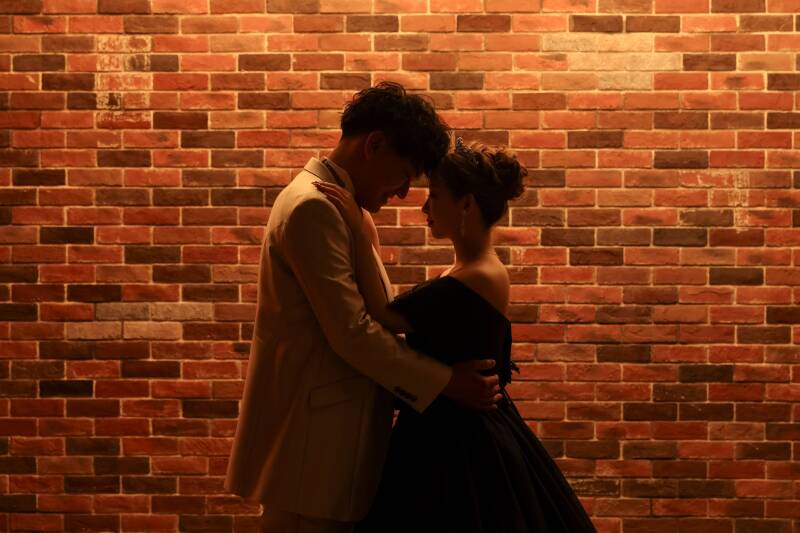 シルエットが魅せるロマンチックな時