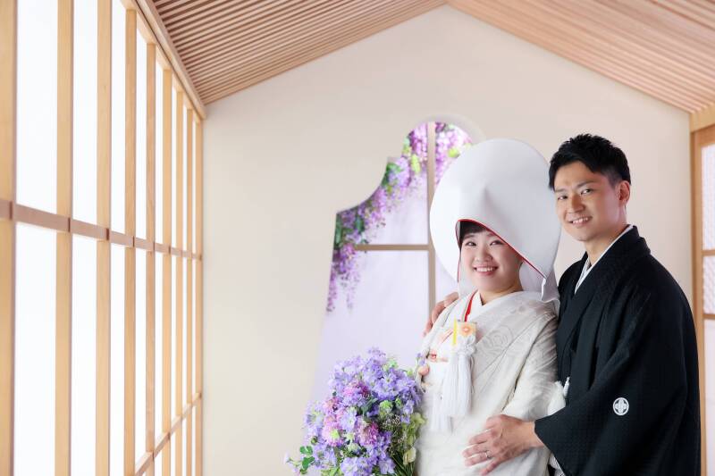 伝統とモダンが調和する空間で。おふたりの歩みを写した和装フォト