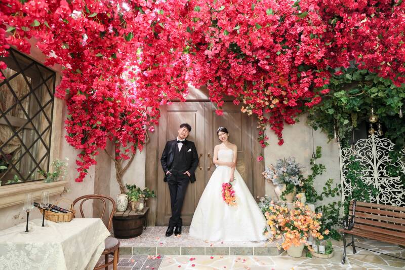 溢れるブーゲンビリアの中で