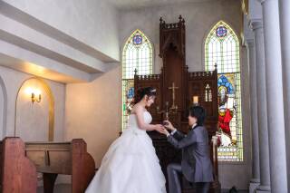 新しい家族への想いを込めて。マタニティフォトも叶えた温かな和洋装スタジオ撮影