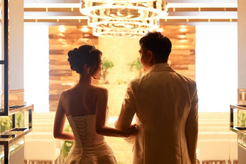 未来へと向かう後ろ姿を、ドラマチックに