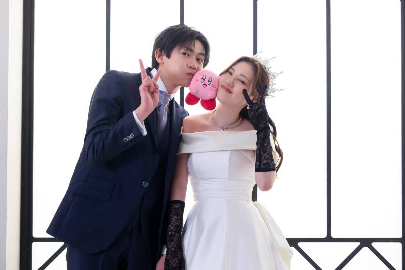 幸せの距離感。寄り添うお二人のポートレート