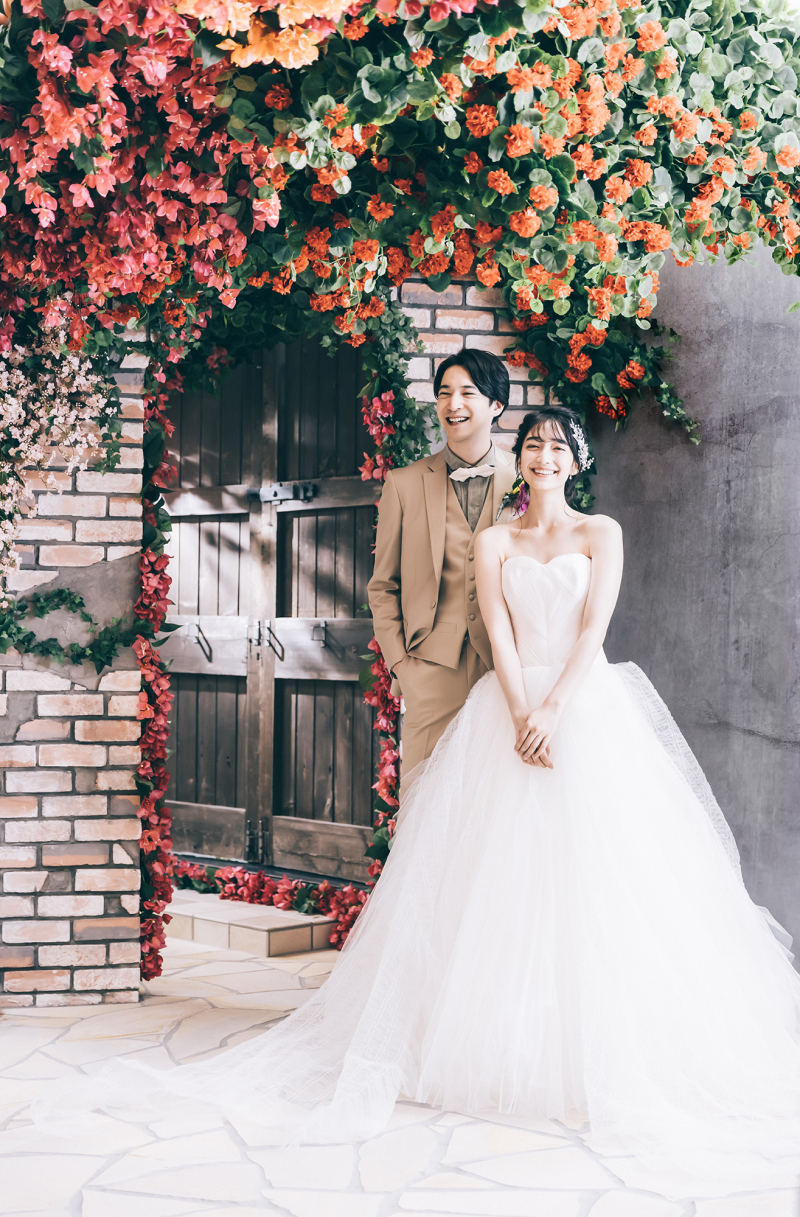 【カラードレスが映えるシーンもご用意】