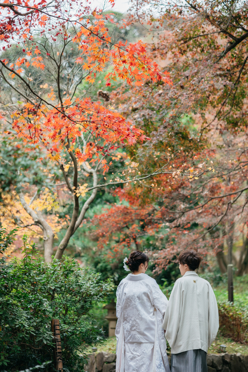 愛犬が見守る中でおふたりのショットも♪