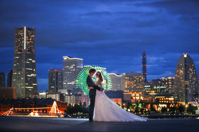 観覧車を背景にオシャレなお写真を