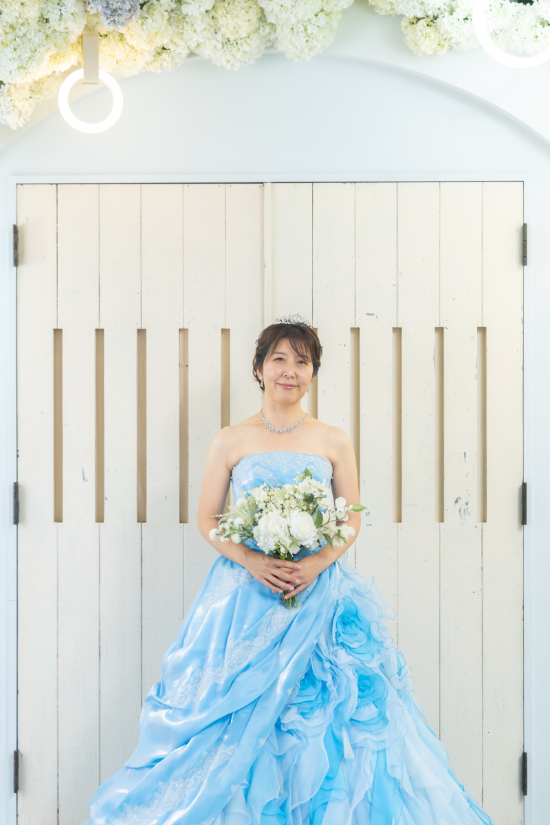 扉の前での華やかなお写真♫