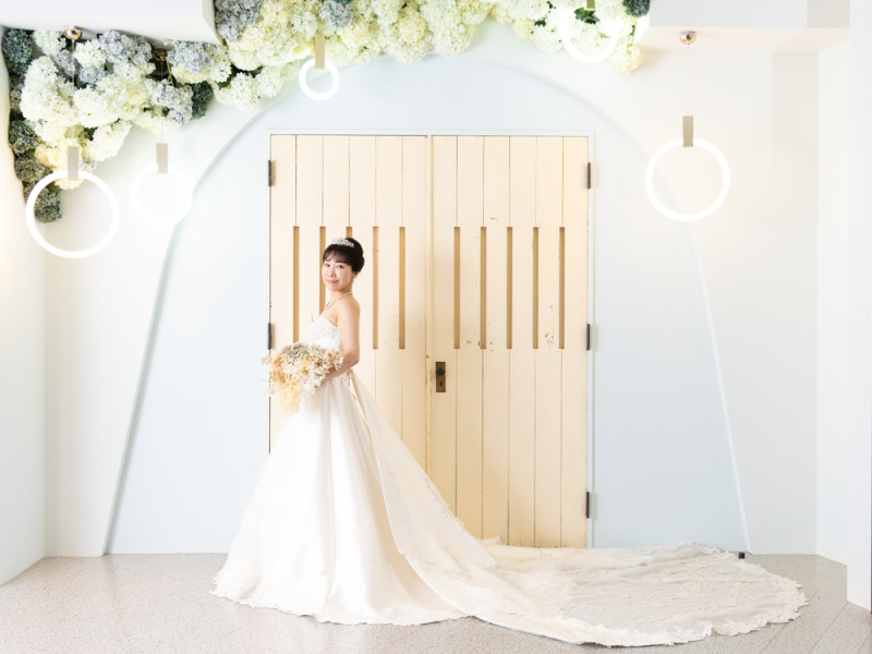 教会をイメージした爽やかな背景で