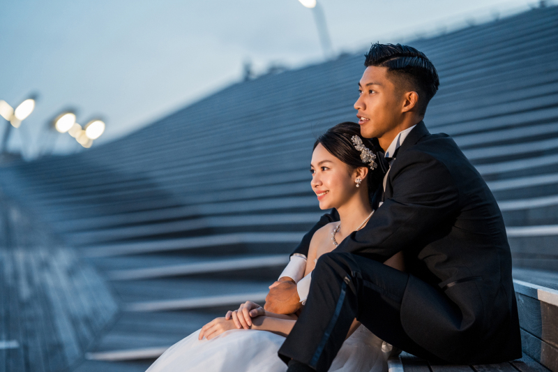 階段を使用しての寄り添いショット