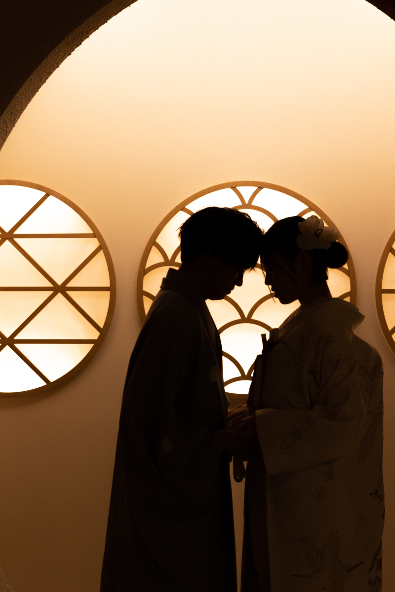 表情の見えないシルエットショット