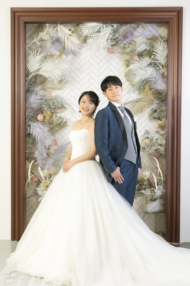 背中合わせのポーズ