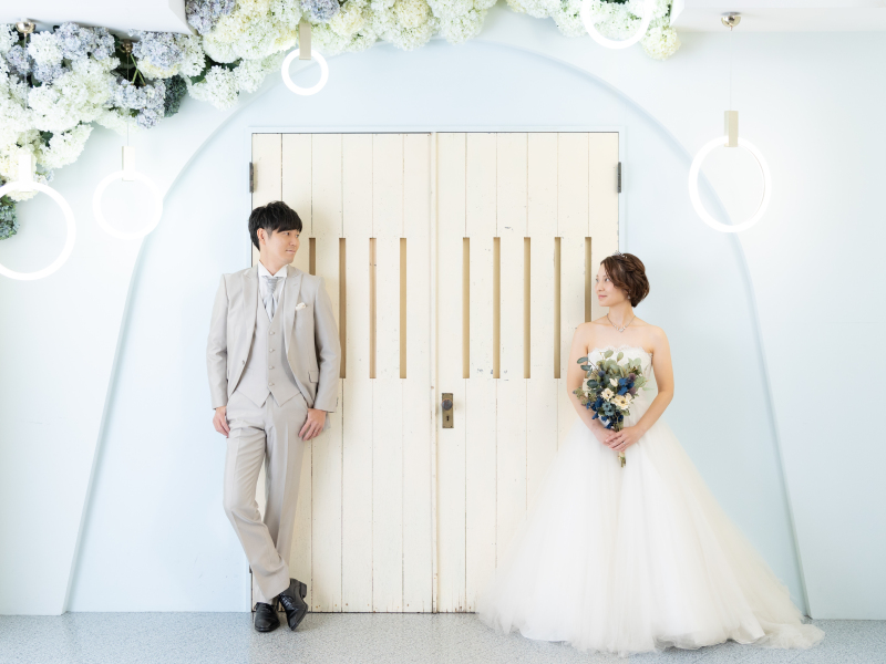 教会の背景でカッチリと★