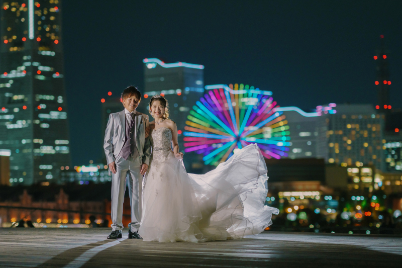 ラストはみなとみらいの夜景をバックに
