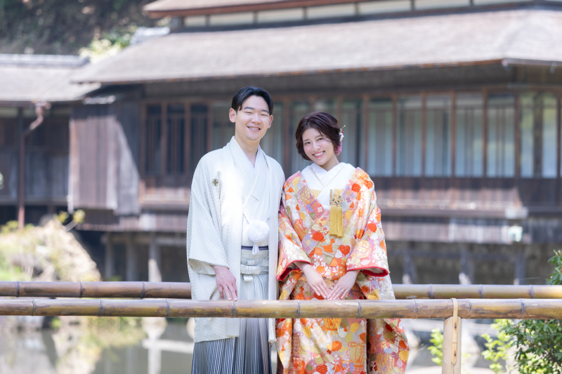 橋の上で