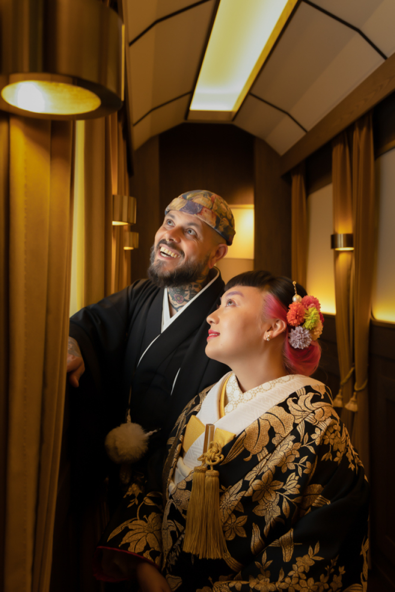 スタジオ内で気分はロケーション撮影!