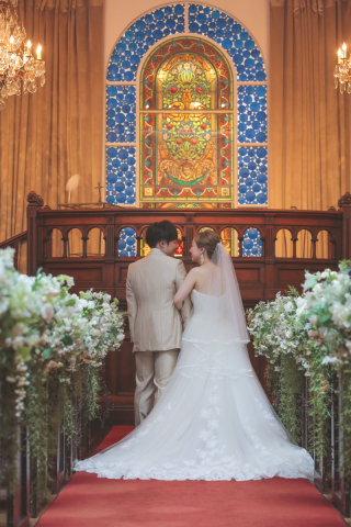 ラ・バンク・ド・ロアの会場で挙式らしいひと時を。