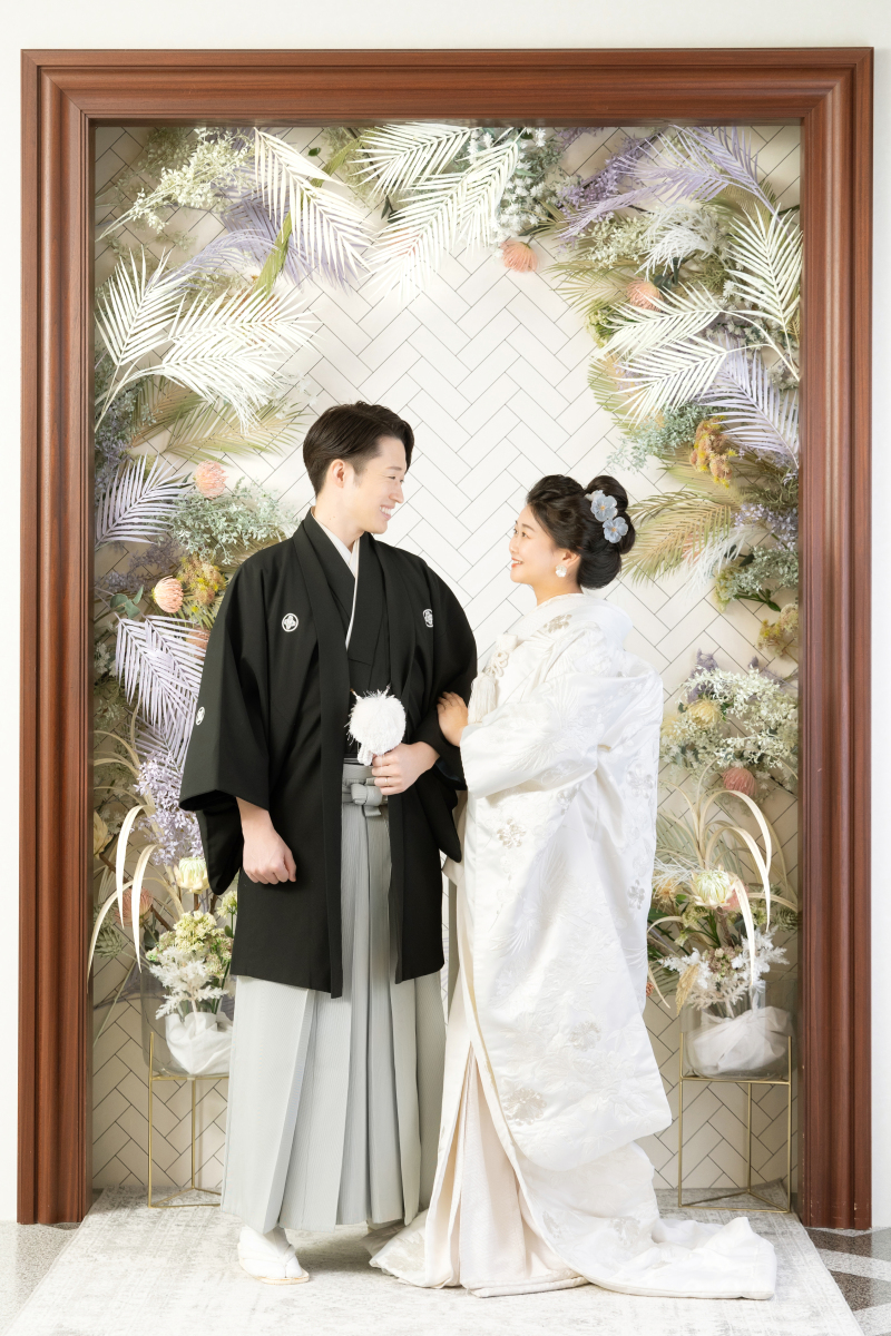 和装でお花の背景も素敵です♡