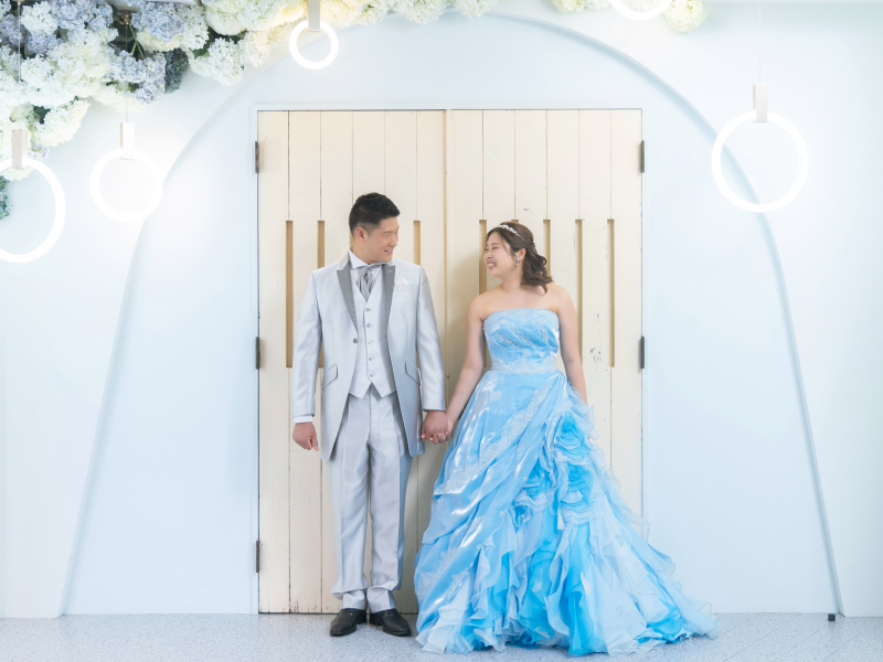 カラードレスで雰囲気を一気に変えてみましょう♪