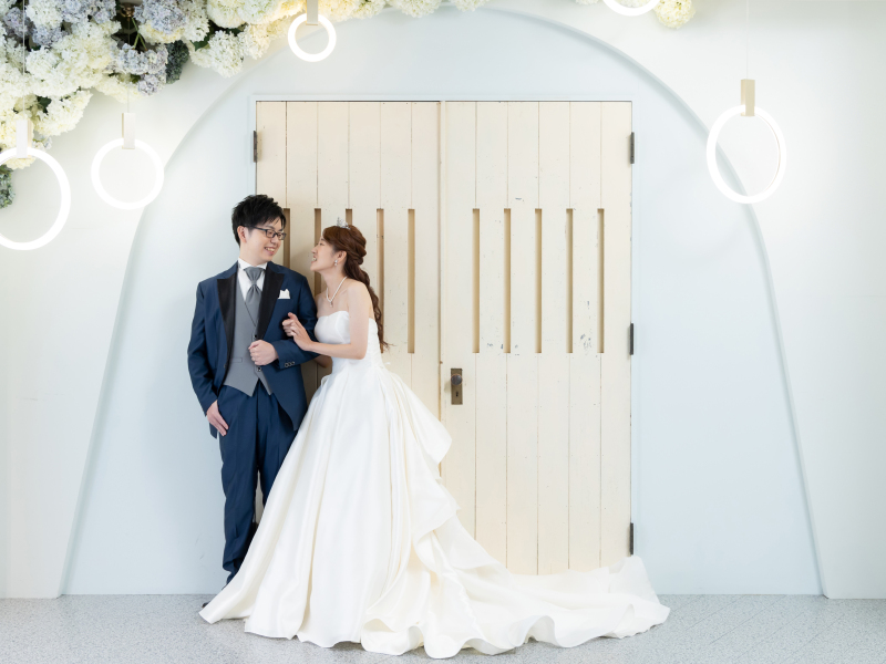 教会の扉の前でのワンショット★