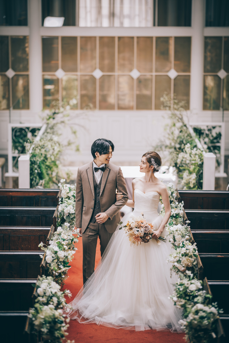 重厚な歴史的建造物をいかした吹き抜けのチャペル♪