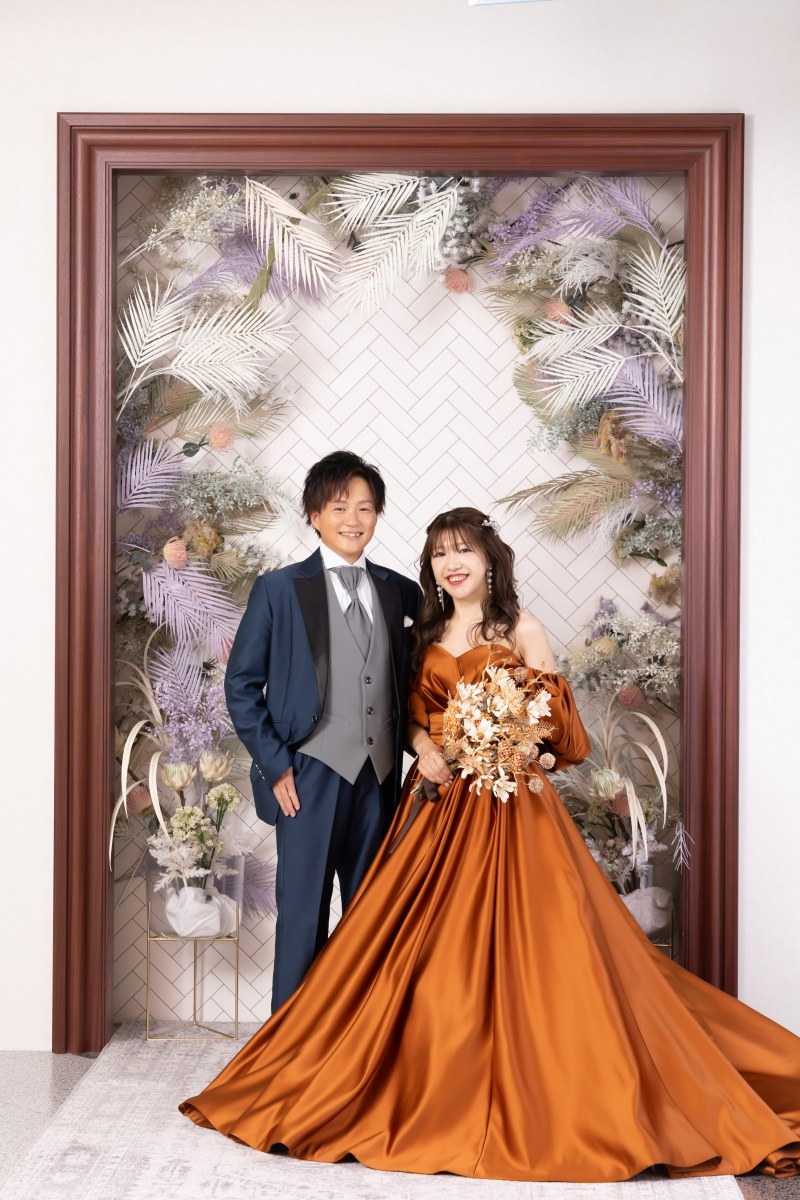 カラードレスは可愛くダウンスタイルで♪