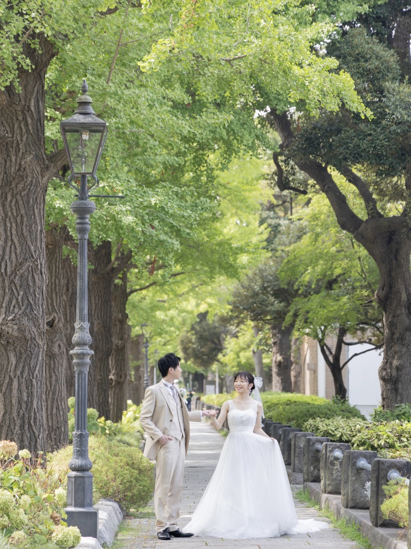 イチョウ並木でおしゃれなお写真を