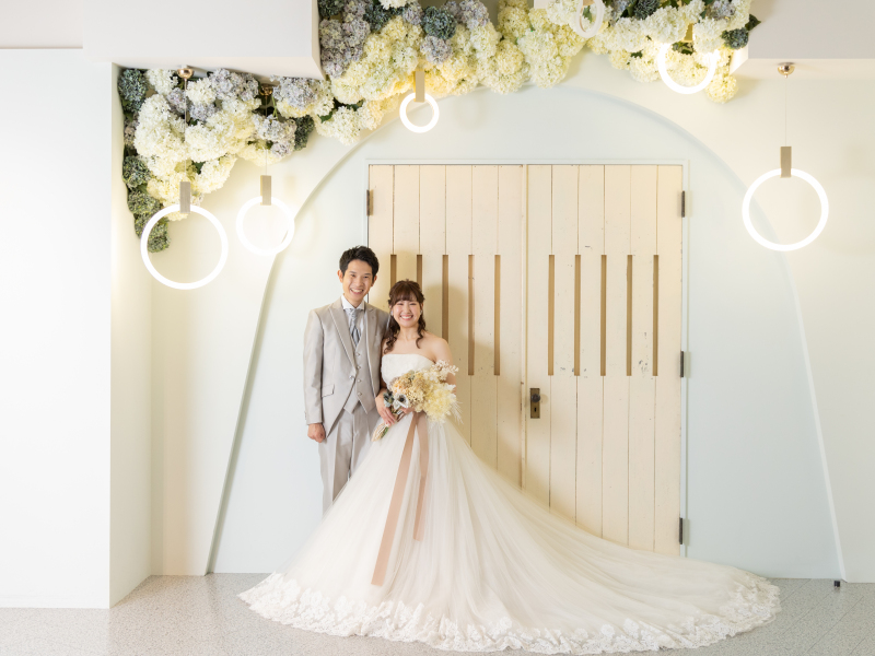 紫陽花に囲まれたドラマティックな世界観で…。