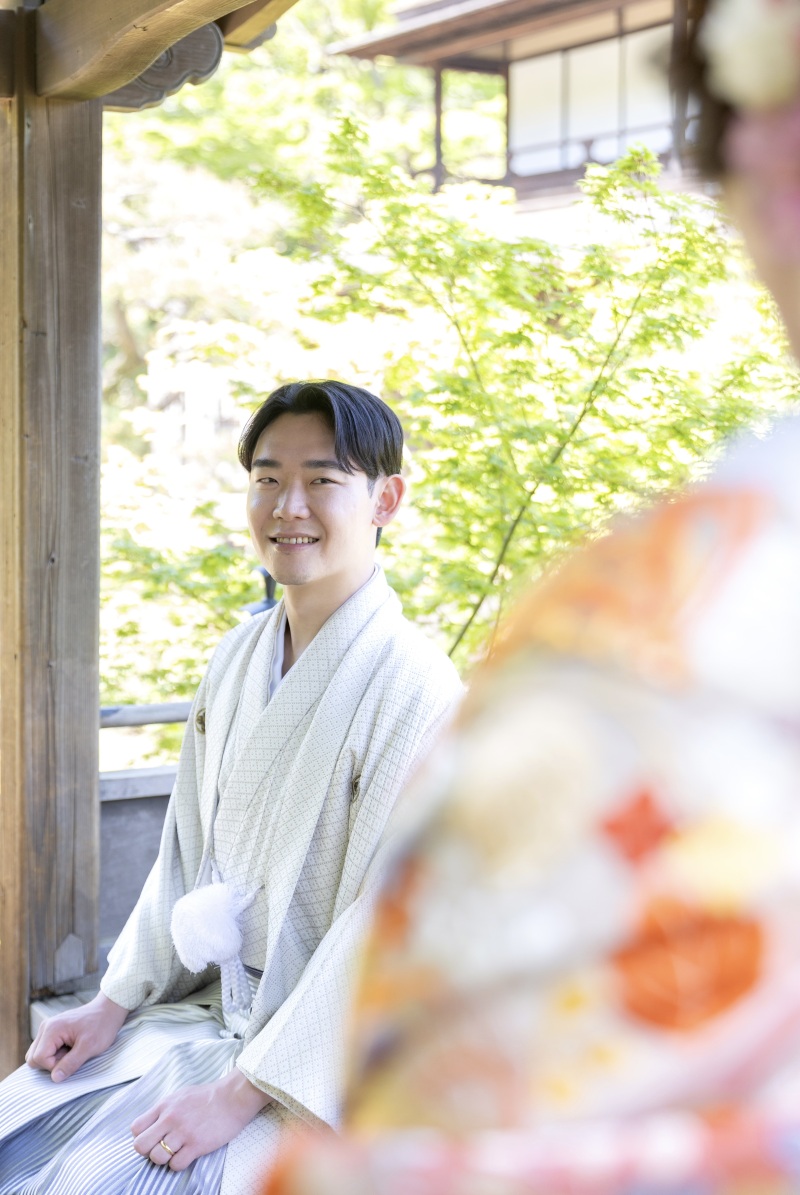 新郎様の見つめ姿