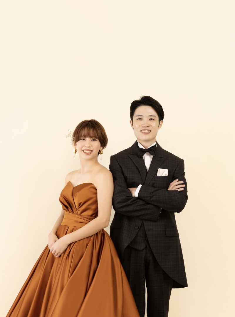 ドレスが際立つ背景で1枚!