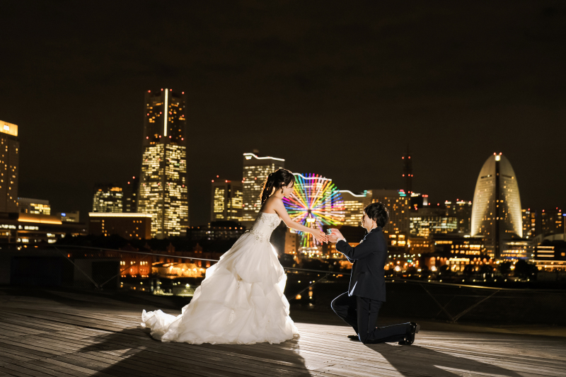 観覧車前でのプロポーズショット