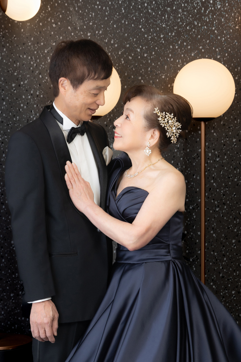 シックな背景で落ち着いた写真も…