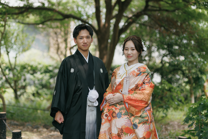 お庭の緑を背景に