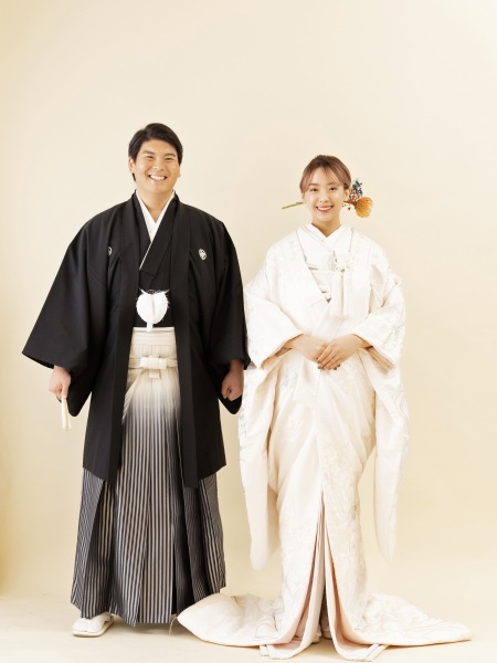 白無垢で王道ポーズも