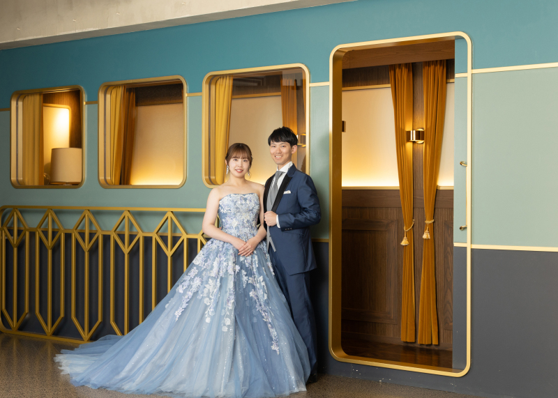 カラードレスが映える背景で