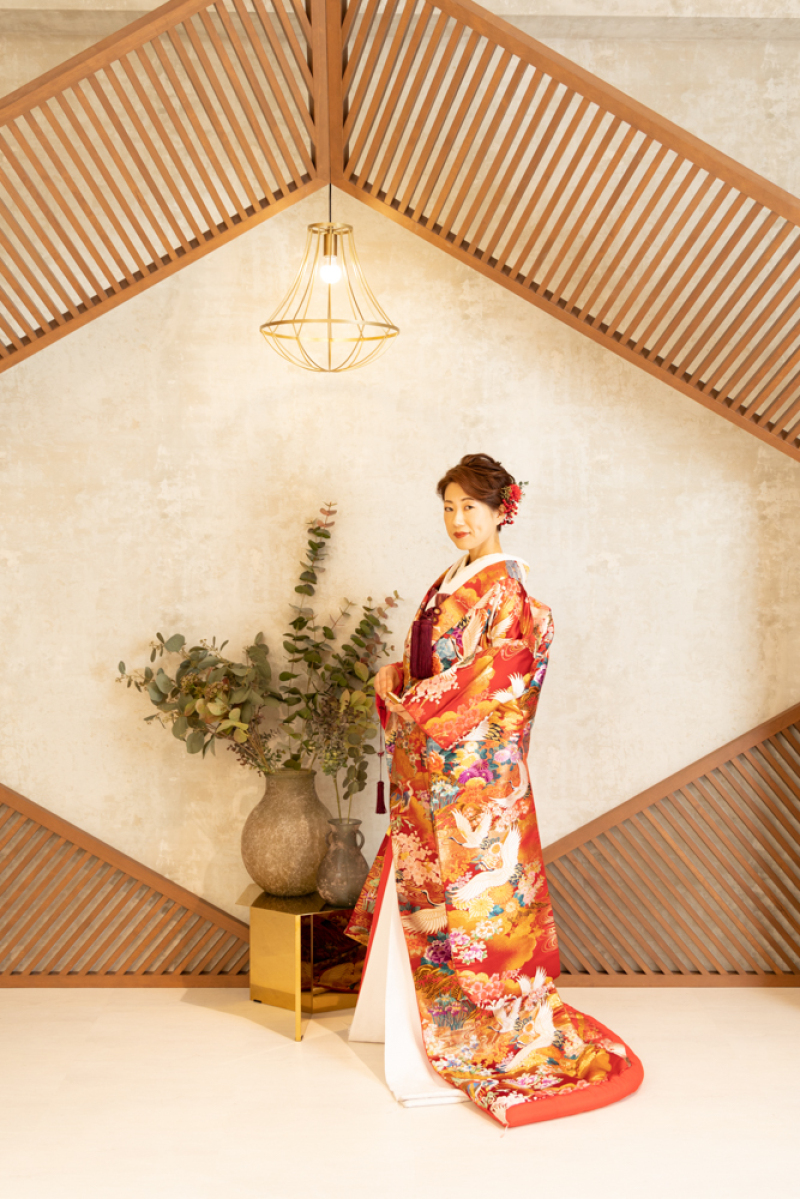 赤い打掛に着替えて