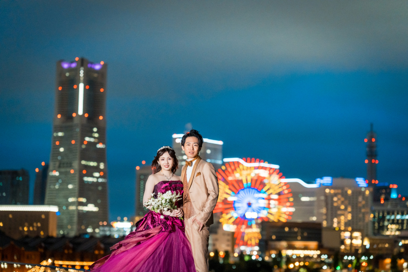 観覧車を背景に