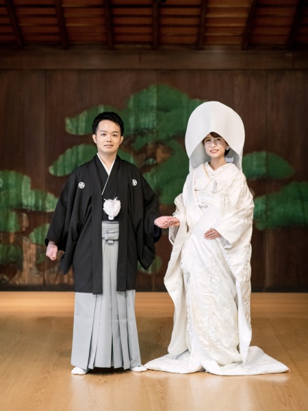 綿帽子で可愛らしいポーズも