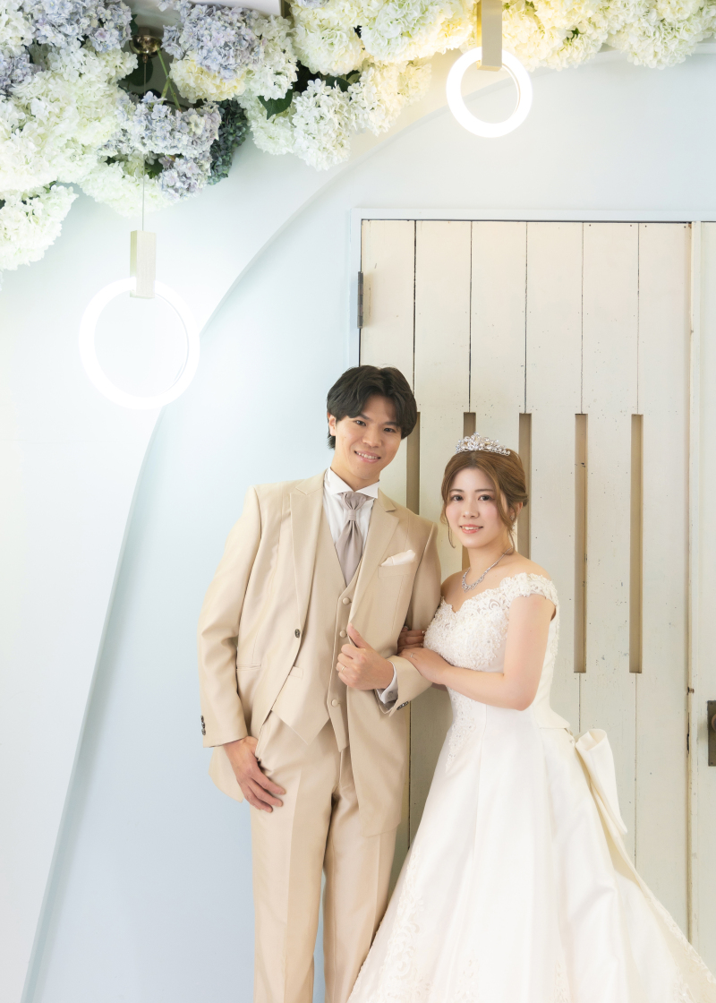 ご新郎様の腕にぎゅっと♡