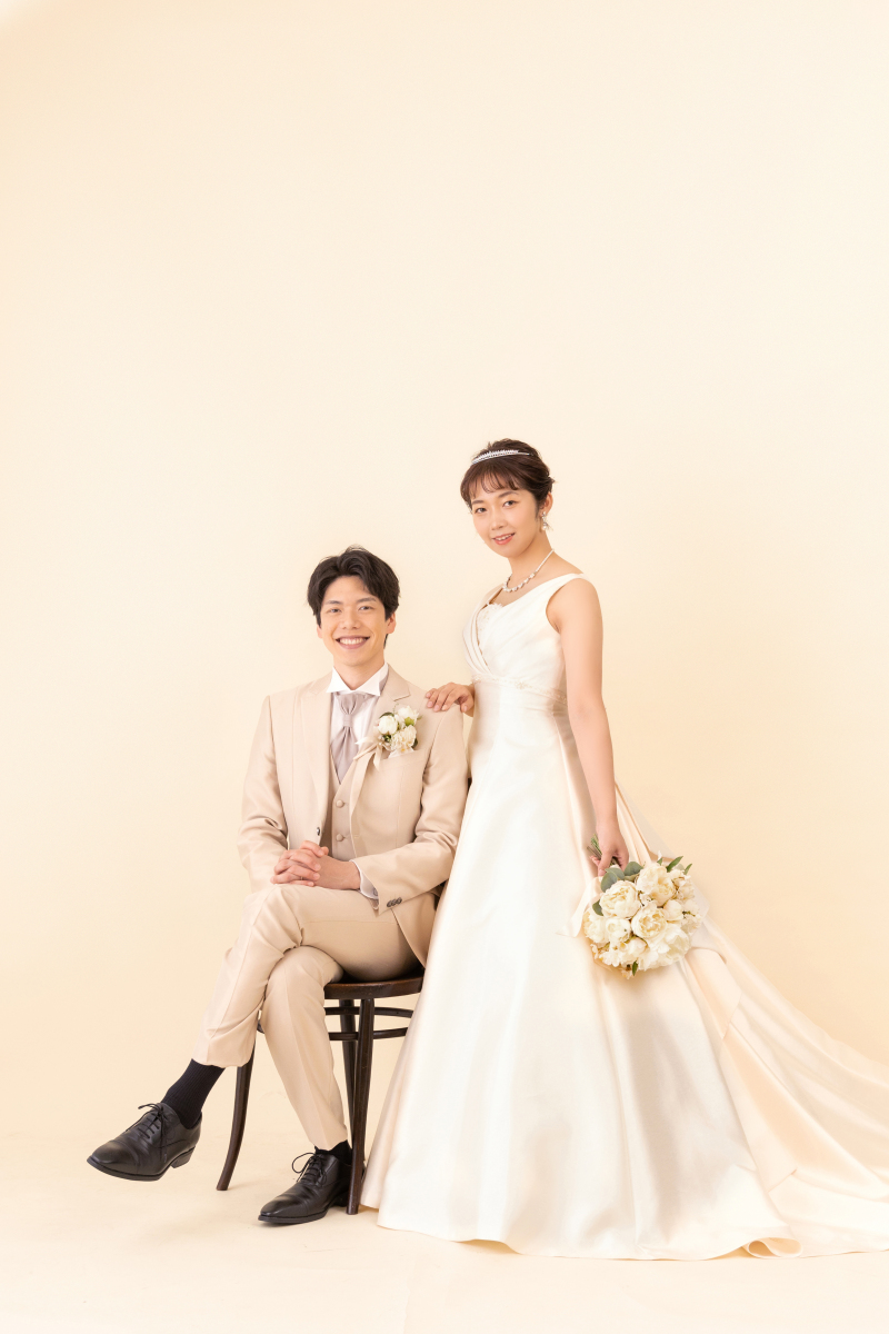 無地の背景で綺麗めスタイルも